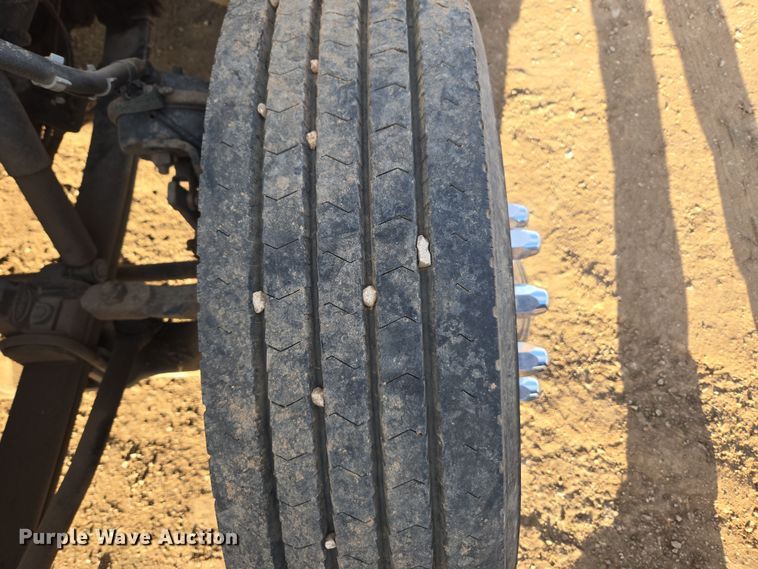 image for item ER5182 2004 Peterbilt 330 utility / service truck