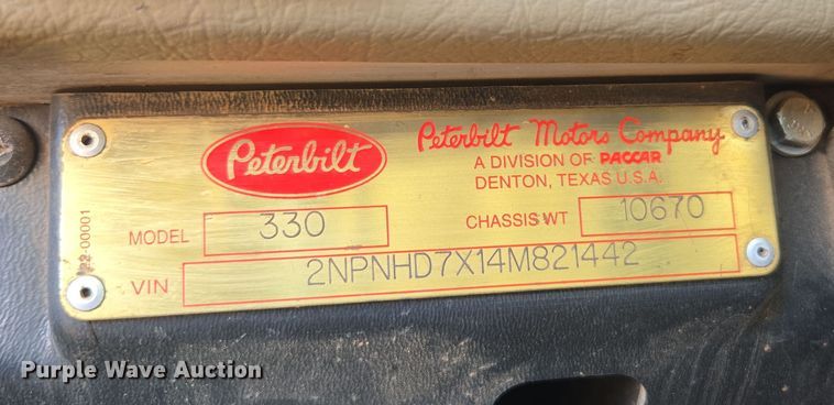 image for item ER5182 2004 Peterbilt 330 utility / service truck