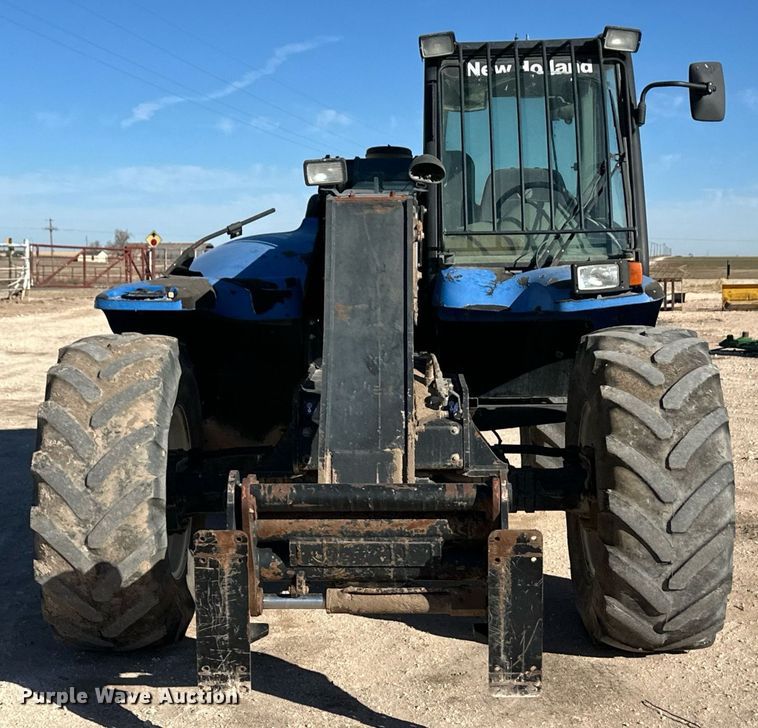 image for item ER8748 New Holland LM415A Power Shuttle 95 telehandler