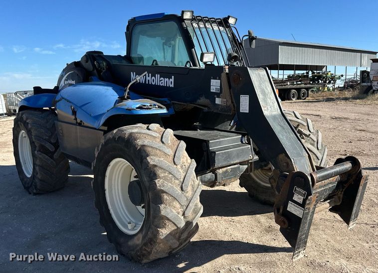 image for item ER8748 New Holland LM415A Power Shuttle 95 telehandler