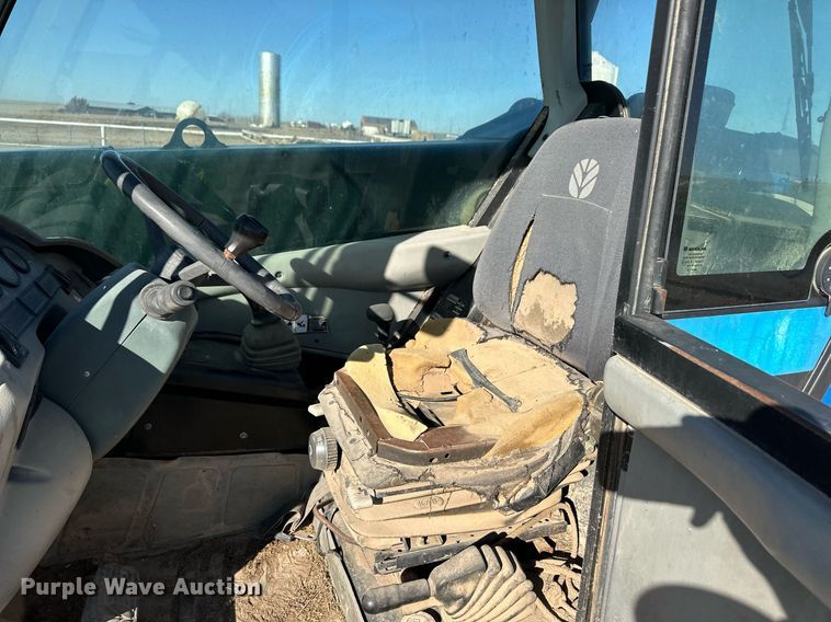 image for item ER8748 New Holland LM415A Power Shuttle 95 telehandler