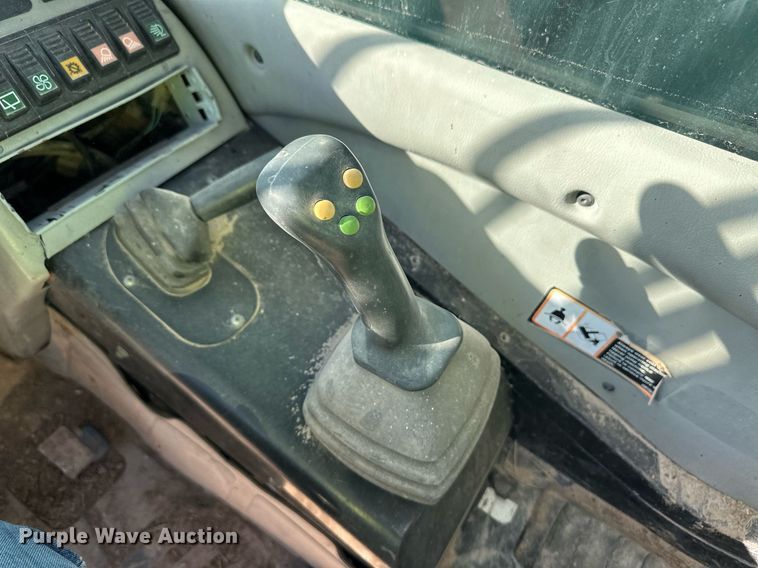 image for item ER8748 New Holland LM415A Power Shuttle 95 telehandler