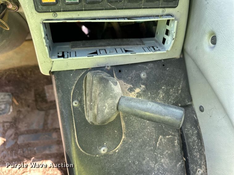 image for item ER8748 New Holland LM415A Power Shuttle 95 telehandler