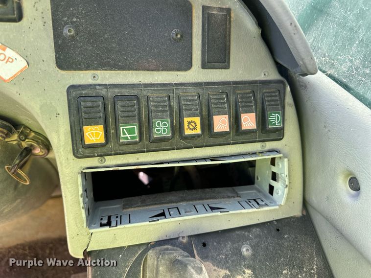 image for item ER8748 New Holland LM415A Power Shuttle 95 telehandler