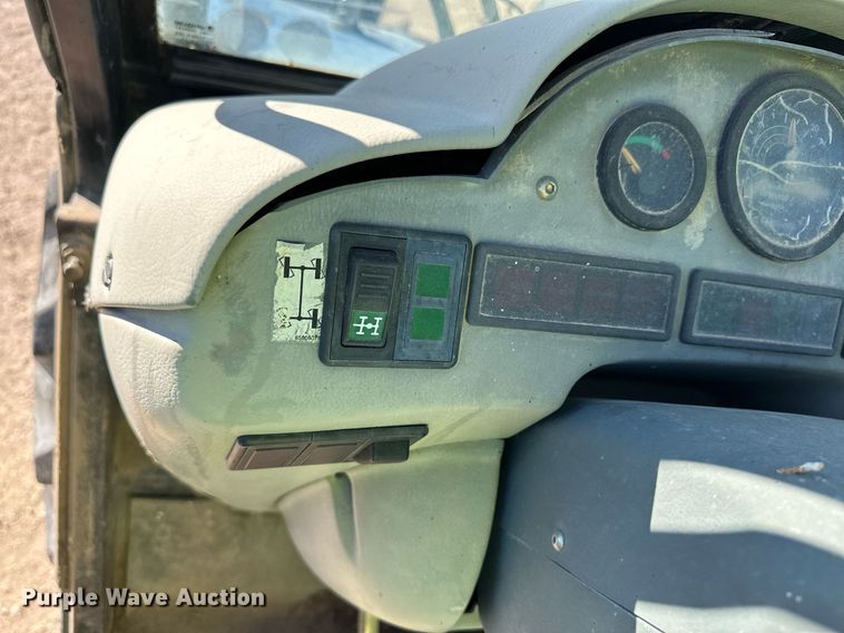 image for item ER8748 New Holland LM415A Power Shuttle 95 telehandler