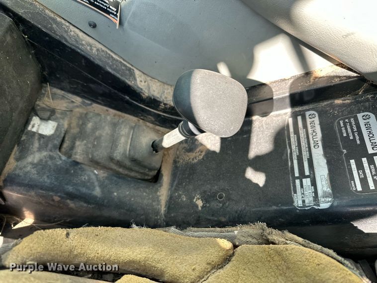 image for item ER8748 New Holland LM415A Power Shuttle 95 telehandler