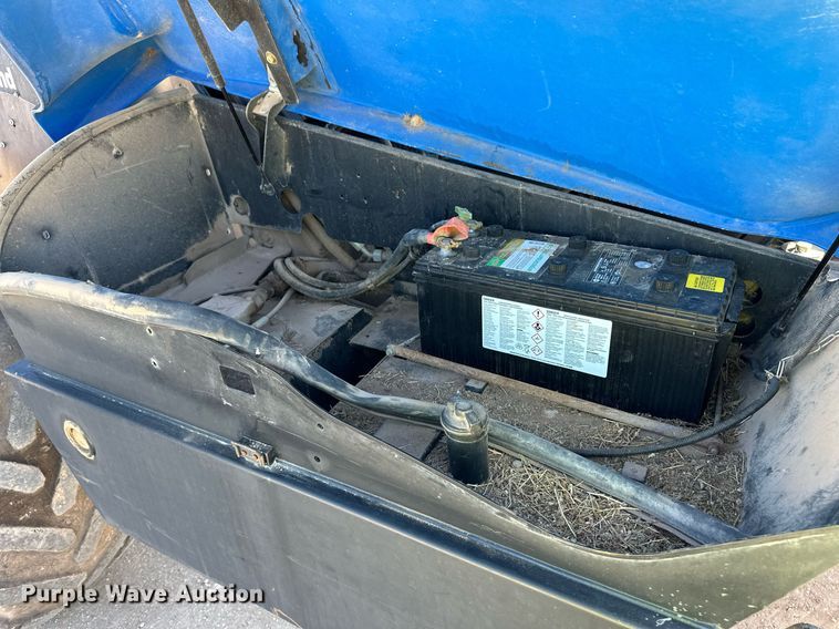 image for item ER8748 New Holland LM415A Power Shuttle 95 telehandler