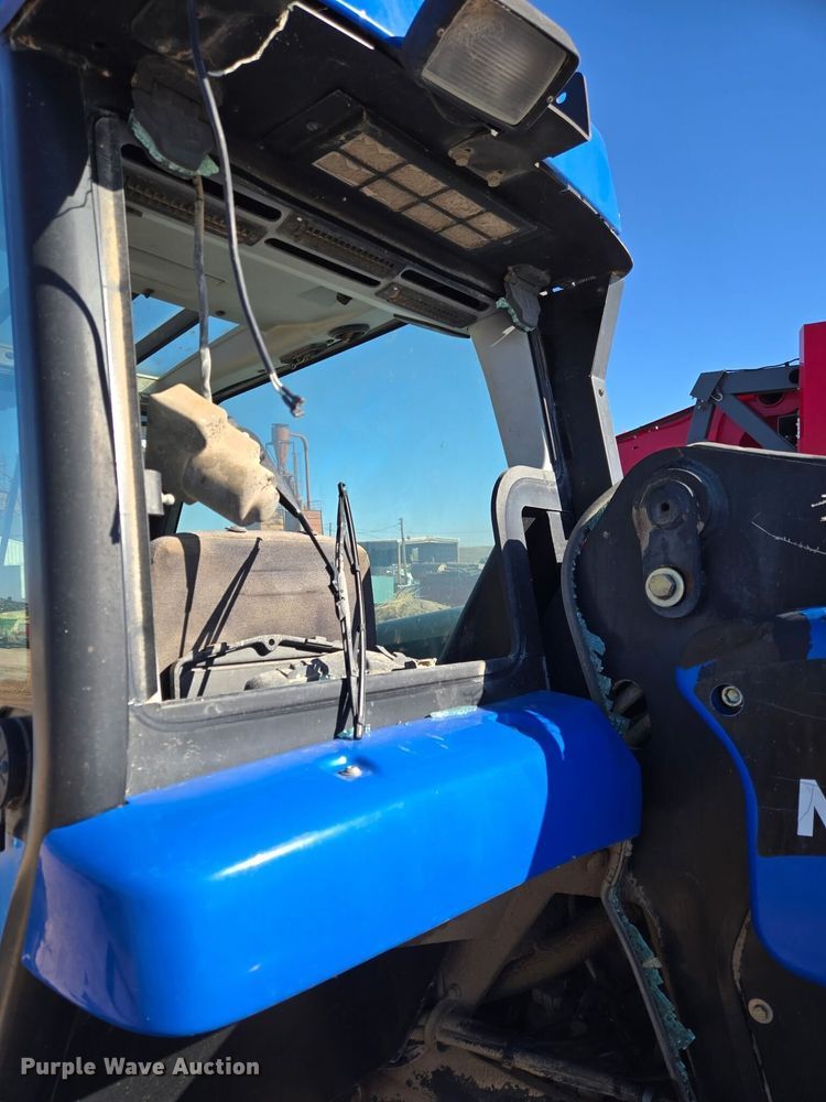 image for item ER8748 New Holland LM415A Power Shuttle 95 telehandler