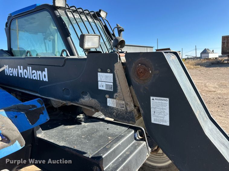 image for item ER8748 New Holland LM415A Power Shuttle 95 telehandler