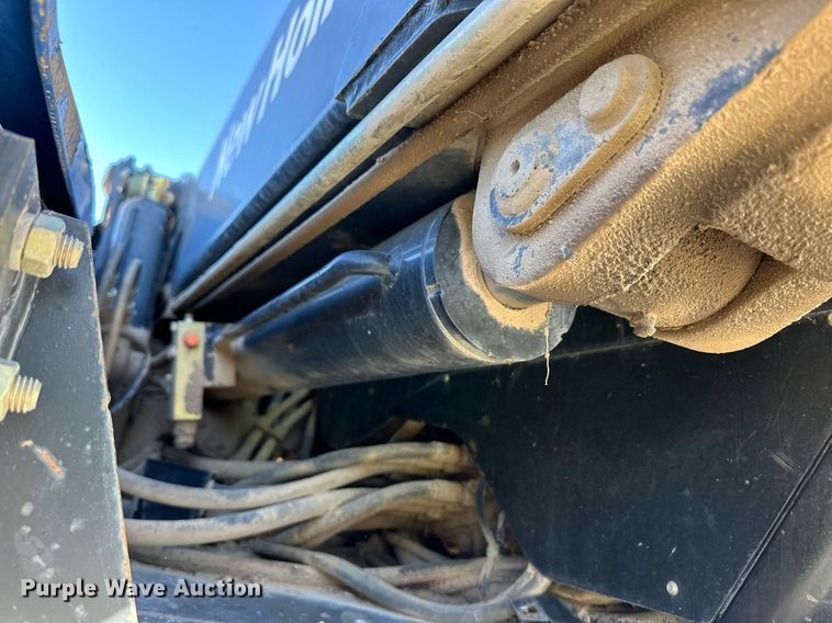 image for item ER8748 New Holland LM415A Power Shuttle 95 telehandler