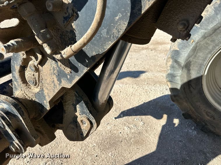 image for item ER8748 New Holland LM415A Power Shuttle 95 telehandler