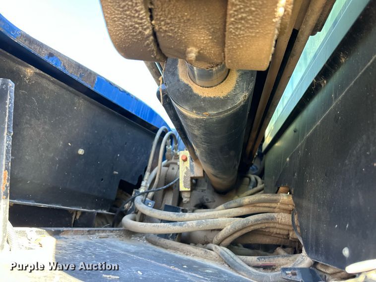 image for item ER8748 New Holland LM415A Power Shuttle 95 telehandler