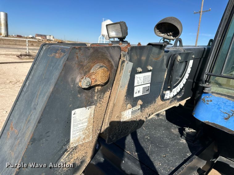 image for item ER8748 New Holland LM415A Power Shuttle 95 telehandler