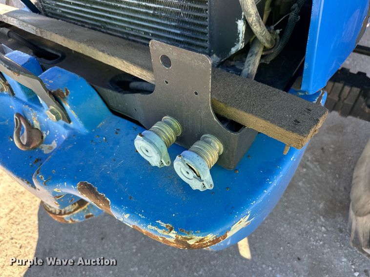 image for item ER8748 New Holland LM415A Power Shuttle 95 telehandler