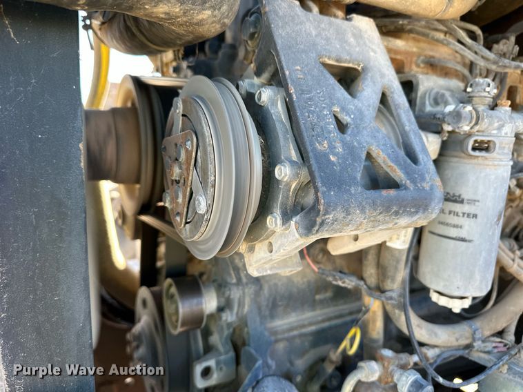 image for item ER8748 New Holland LM415A Power Shuttle 95 telehandler