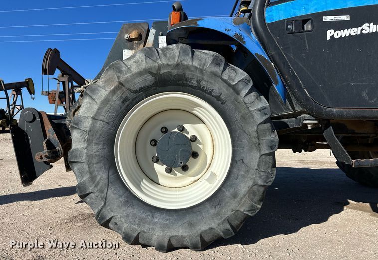 image for item ER8748 New Holland LM415A Power Shuttle 95 telehandler