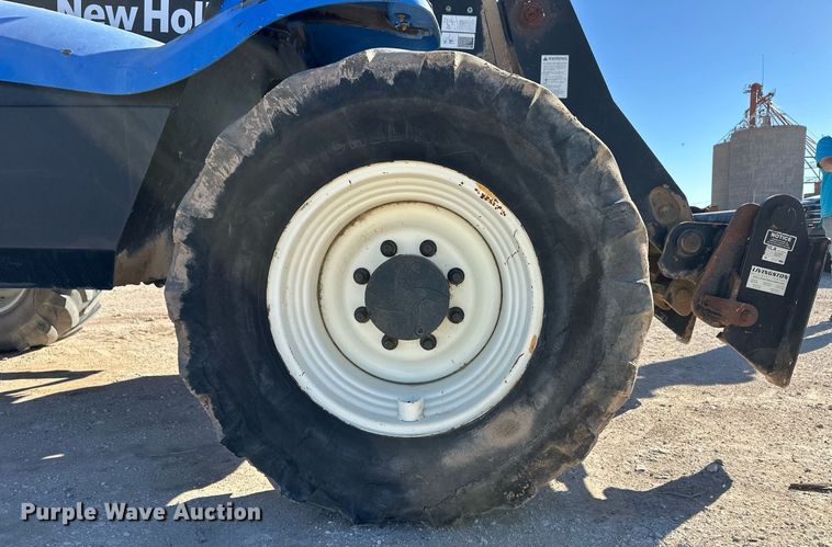 image for item ER8748 New Holland LM415A Power Shuttle 95 telehandler