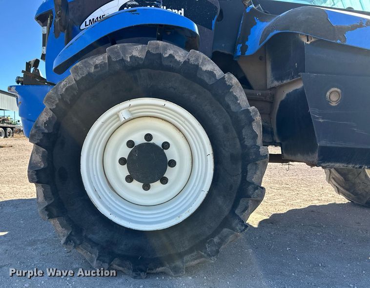 image for item ER8748 New Holland LM415A Power Shuttle 95 telehandler