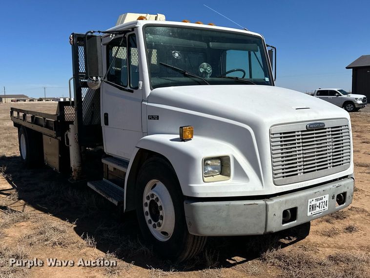 image for item ER8768 1995 Freightliner FL70 crane truck