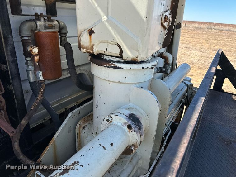 image for item ER8768 1995 Freightliner FL70 crane truck