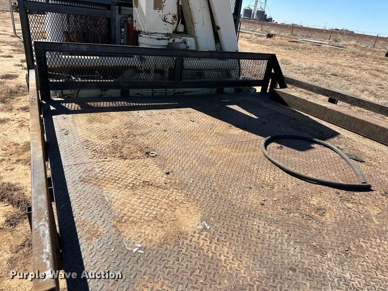 image for item ER8768 1995 Freightliner FL70 crane truck