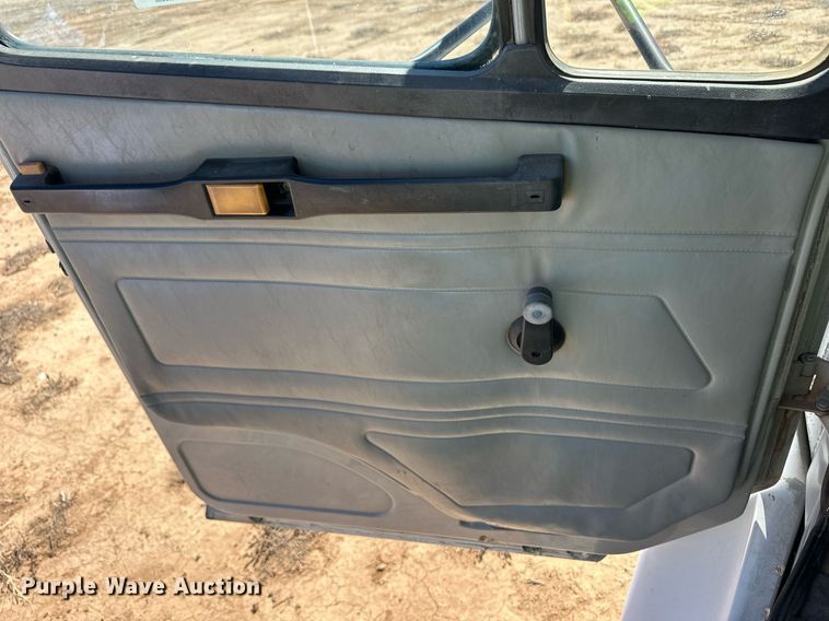 image for item ER8768 1995 Freightliner FL70 crane truck