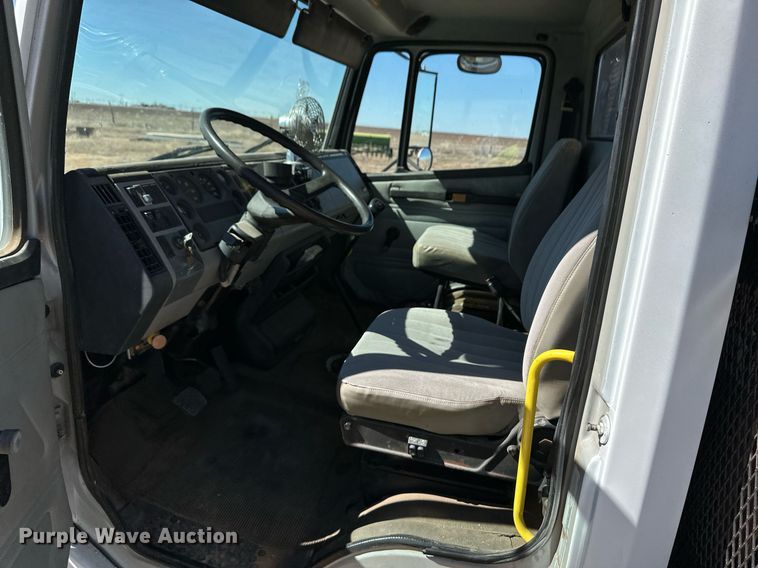 image for item ER8768 1995 Freightliner FL70 crane truck