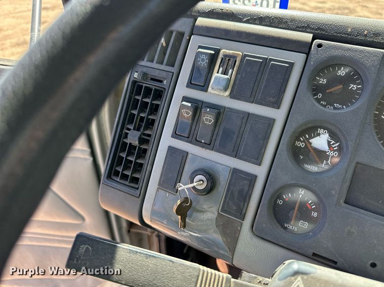 image for item ER8768 1995 Freightliner FL70 crane truck