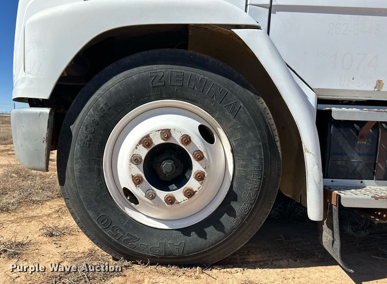 image for item ER8768 1995 Freightliner FL70 crane truck