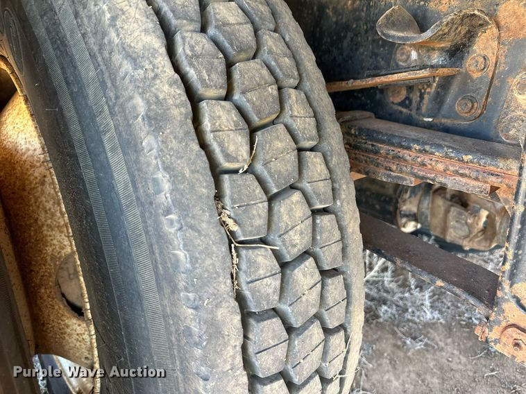 image for item ER8768 1995 Freightliner FL70 crane truck