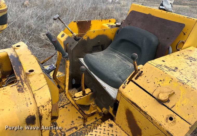 image for item ER8780 John Deere 450 dozer