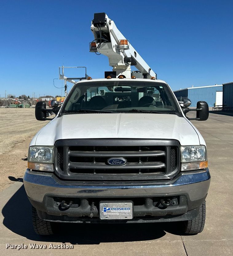 image for item ER8792 2004 Ford F450 Super Duty bucket truck