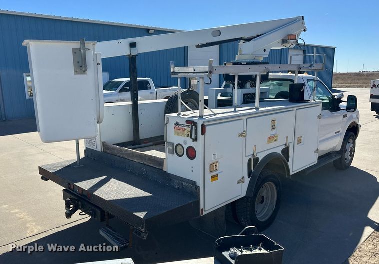 image for item ER8792 2004 Ford F450 Super Duty bucket truck