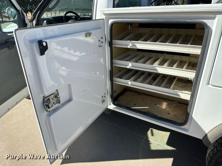 image for item ER8792 2004 Ford F450 Super Duty bucket truck