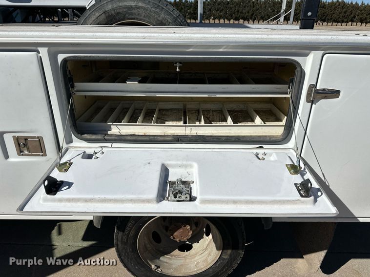image for item ER8792 2004 Ford F450 Super Duty bucket truck