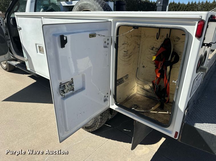 image for item ER8792 2004 Ford F450 Super Duty bucket truck