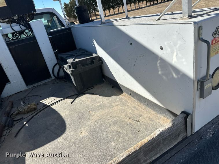 image for item ER8792 2004 Ford F450 Super Duty bucket truck