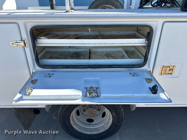 image for item ER8792 2004 Ford F450 Super Duty bucket truck