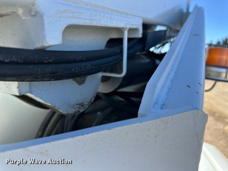 image for item ER8792 2004 Ford F450 Super Duty bucket truck