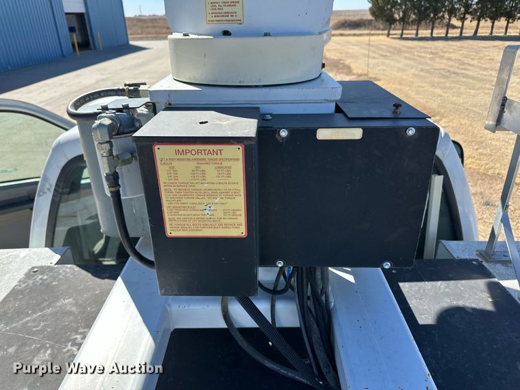 image for item ER8792 2004 Ford F450 Super Duty bucket truck