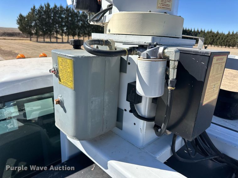 image for item ER8792 2004 Ford F450 Super Duty bucket truck