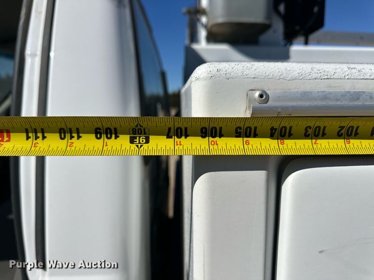 image for item ER8792 2004 Ford F450 Super Duty bucket truck