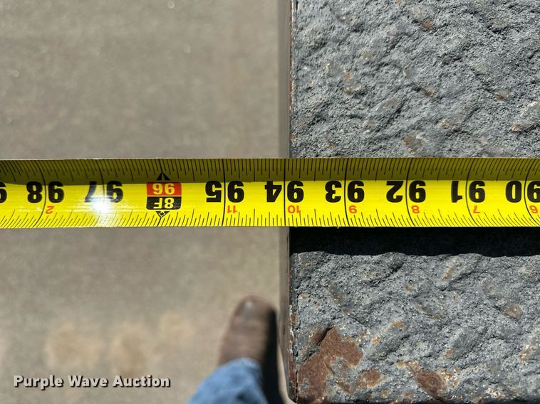 image for item ER8792 2004 Ford F450 Super Duty bucket truck