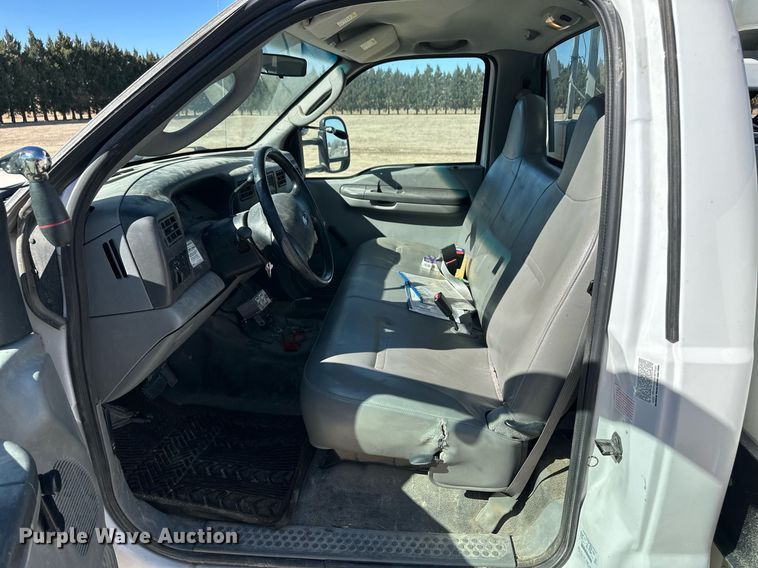 image for item ER8792 2004 Ford F450 Super Duty bucket truck