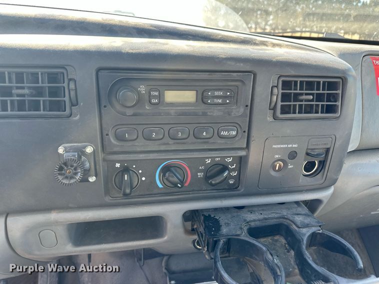 image for item ER8792 2004 Ford F450 Super Duty bucket truck