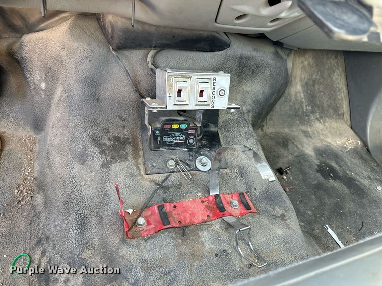 image for item ER8792 2004 Ford F450 Super Duty bucket truck