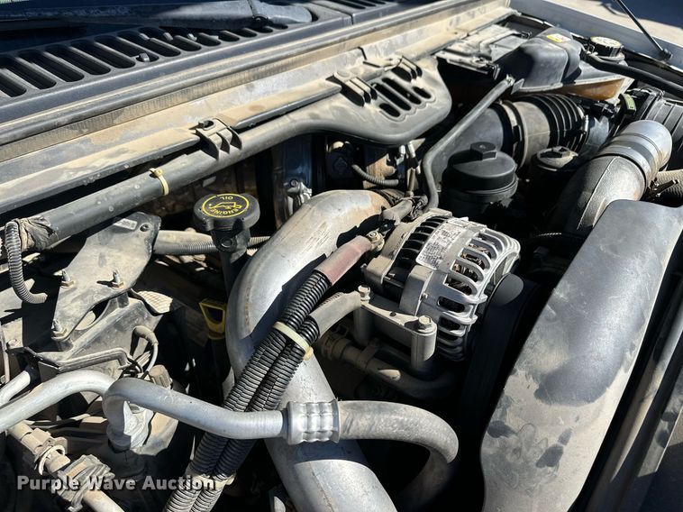 image for item ER8792 2004 Ford F450 Super Duty bucket truck