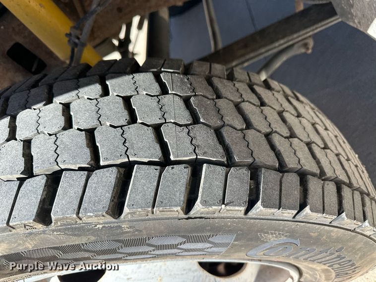 image for item ER8792 2004 Ford F450 Super Duty bucket truck