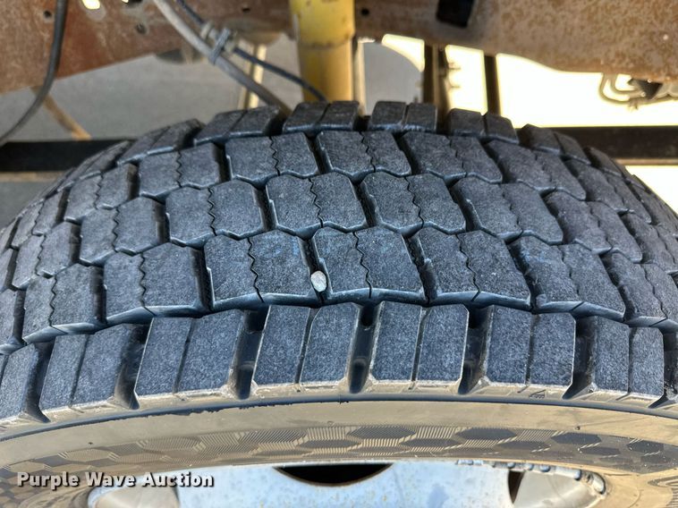 image for item ER8792 2004 Ford F450 Super Duty bucket truck