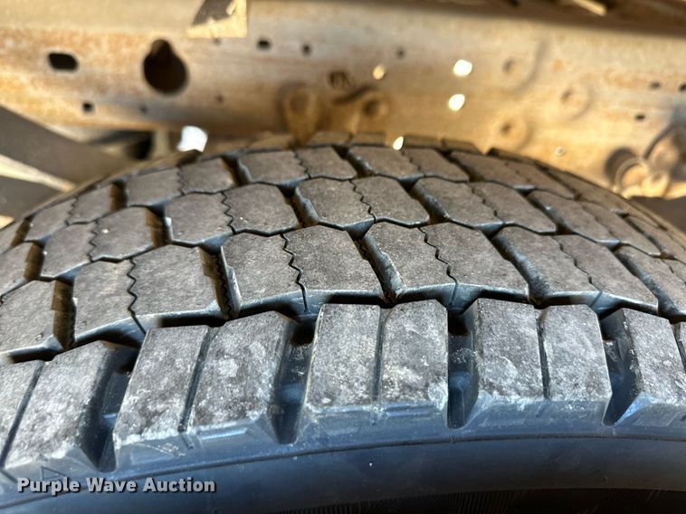 image for item ER8792 2004 Ford F450 Super Duty bucket truck